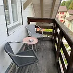 Schoene Dachwohnung Moebliert Und Mit Parkmoeglichkeiten *