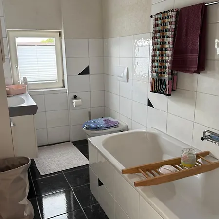 Schoene Dachwohnung Moebliert Und Mit Parkmoeglichkeiten