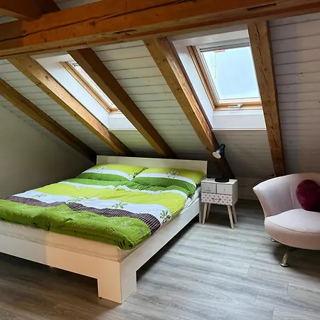 Schoene Dachwohnung Moebliert Und Mit Parkmoeglichkeiten