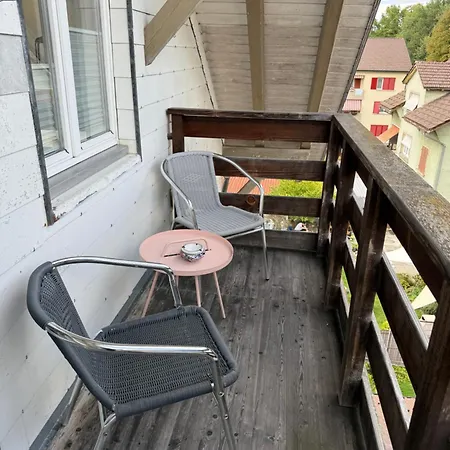 Schoene Dachwohnung Moebliert Und Mit Parkmoeglichkeiten *