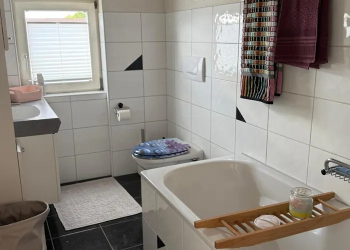 Schoene Dachwohnung Moebliert Und Mit Parkmoeglichkeiten