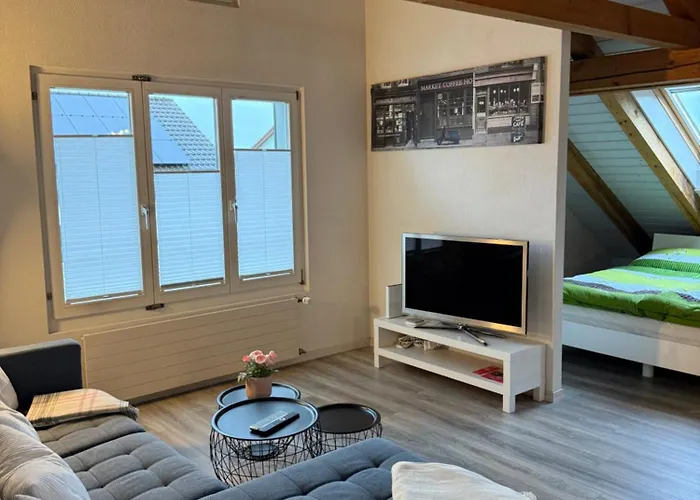 アパート Schoene Dachwohnung Moebliert Und Mit Parkmoeglichkeiten *