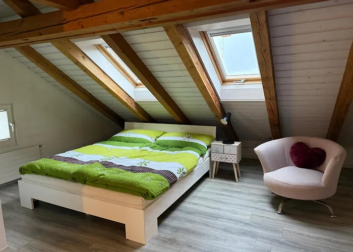 Schoene Dachwohnung Moebliert Und Mit Parkmoeglichkeiten