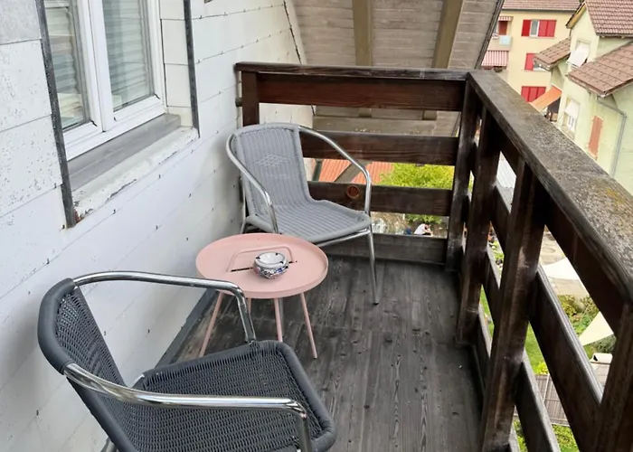 Schoene Dachwohnung Moebliert Und Mit Parkmoeglichkeiten *